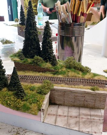 Ukázka dioramatu z workshopu Práce se sádrovými odlitky – barvení, patina